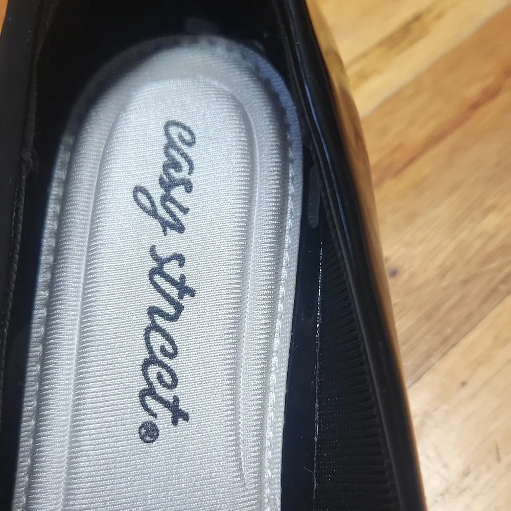 Easy Street Women's Black Flats, NWT - Picture 4 of 12